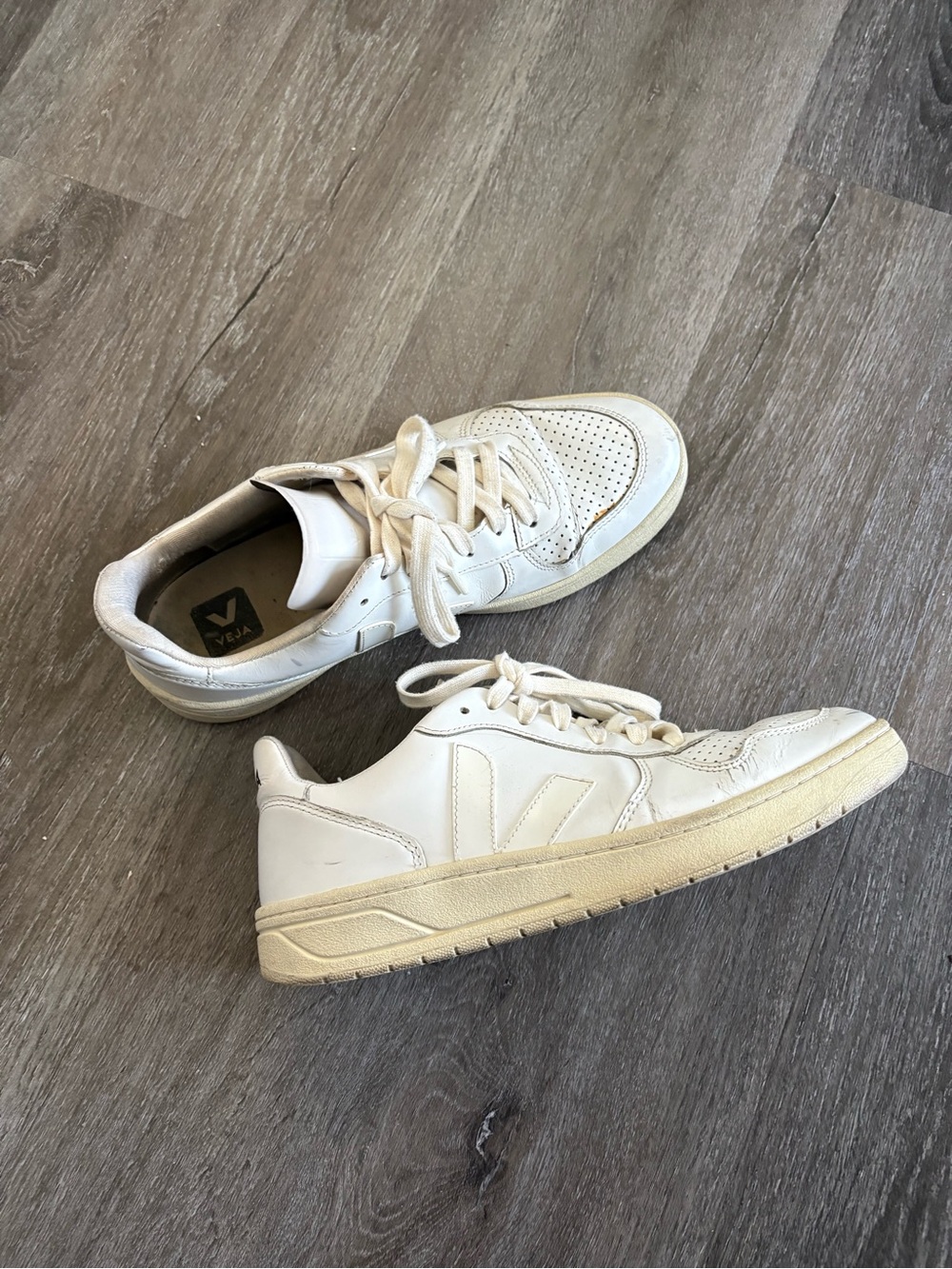 Veja V-10 Style women’s  Leather Sneakers in Off-White 41